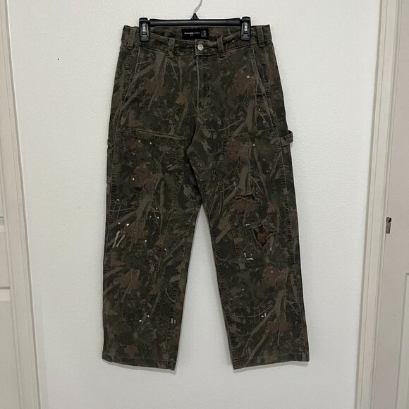 Abercrombie & Fitch | Baggy Camo Distressed Workwear Pants, size 31x30 - Picture 1 of 9
